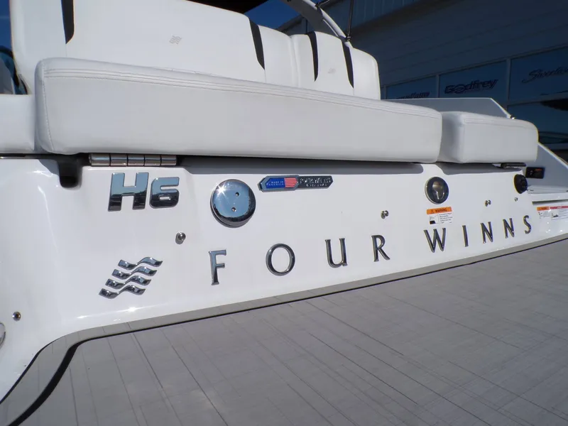 Slide: The Image of Four Winns H6 2026 - 4