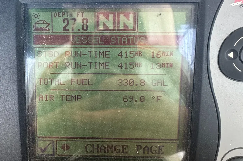 Slide: The Image of Display screen showing vessel status for 2006 Sea Ray 360 Sundancer. - 7