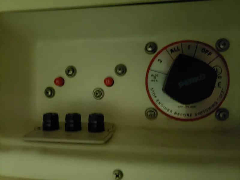 Slide: The Image of Control panel of a 2000 Regal 2860 Commodore boat. - 29