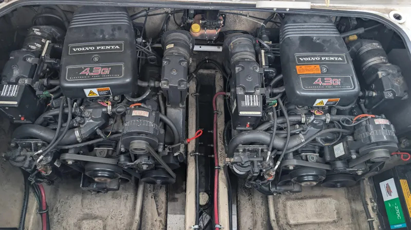 Slide: The Image of Twin Volvo Penta 4.3GL engines in a 2000 Regal 2860 Commodore boat. - 30