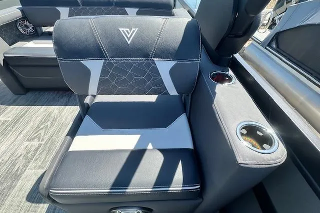 Slide: The Image of Luxurious Viaggio Diamante S 2025 boat seat with cup holders and stylish design. - 32