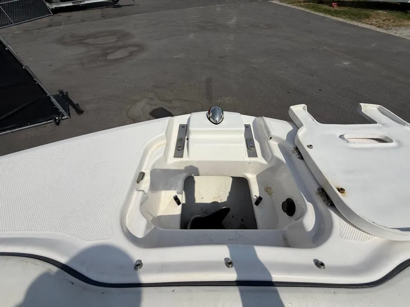 Slide: The Image of Regal 22 FasDeck 2017 - 51