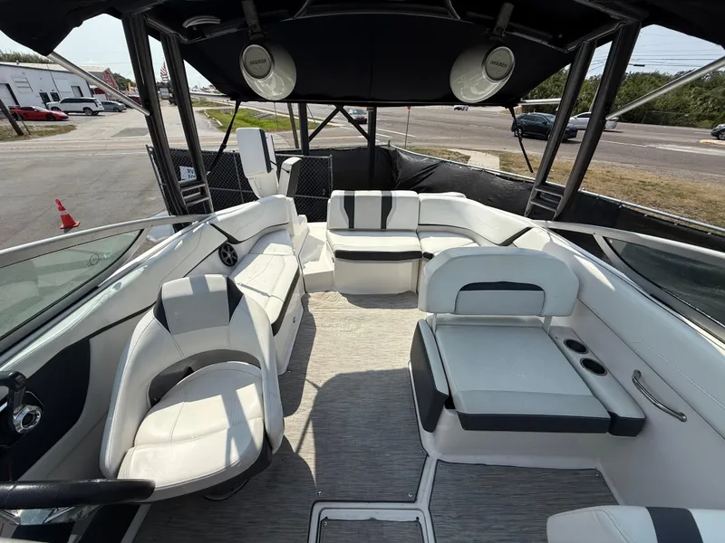 Slide: The Image of Regal 22 FasDeck 2017 - 56