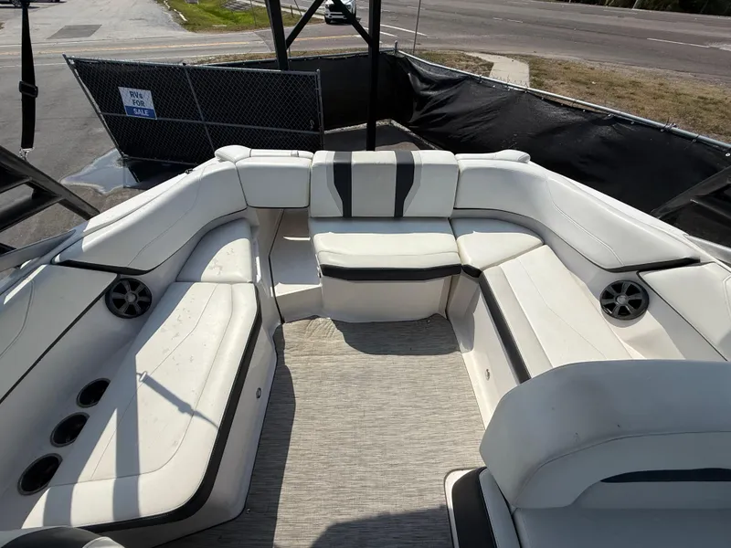 Slide: The Image of Regal 22 FasDeck 2017 - 57