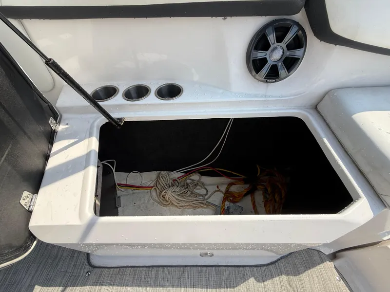 Slide: The Image of Regal 22 FasDeck 2017 - 59