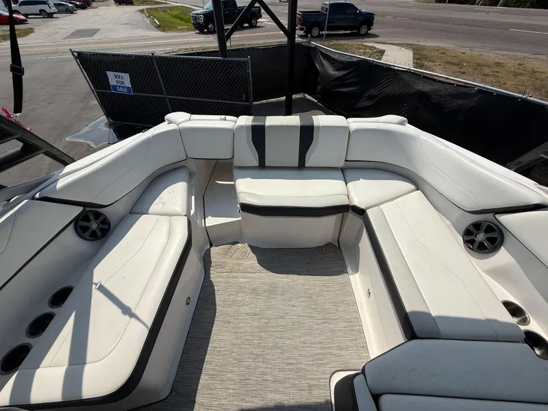 Slide: The Image of Regal 22 FasDeck 2017 - 60