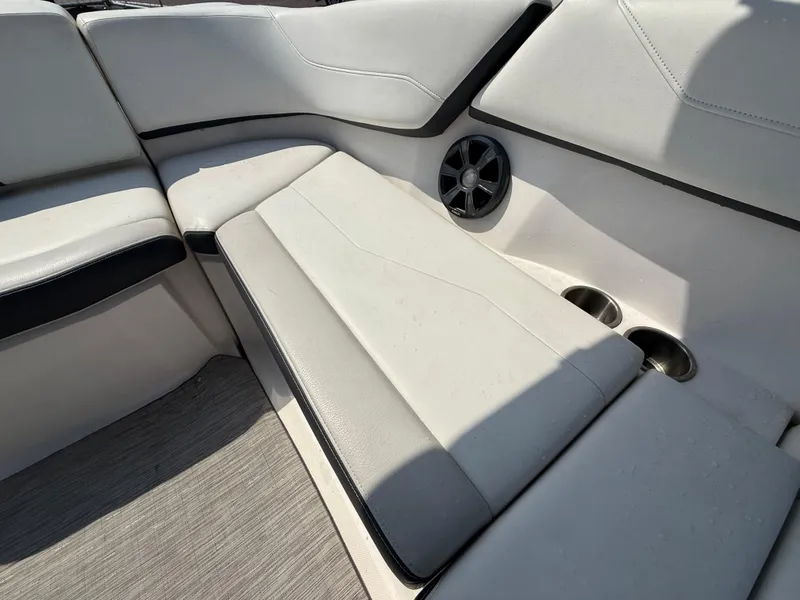 Slide: The Image of Regal 22 FasDeck 2017 - 61