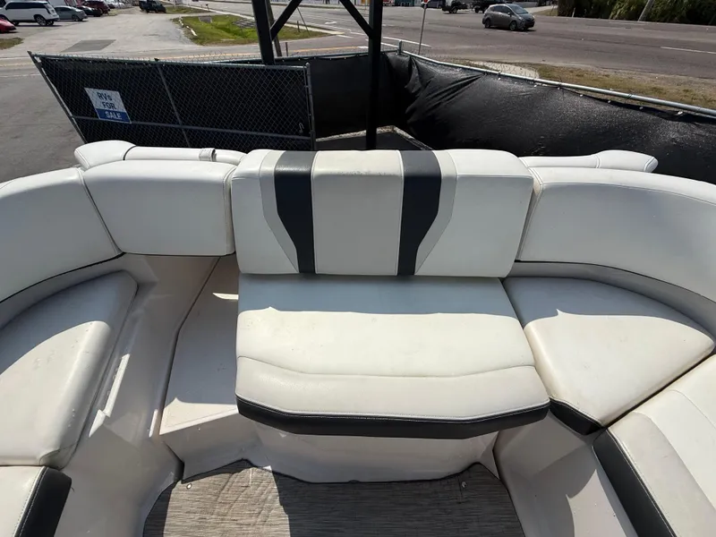 Slide: The Image of Regal 22 FasDeck 2017 - 63