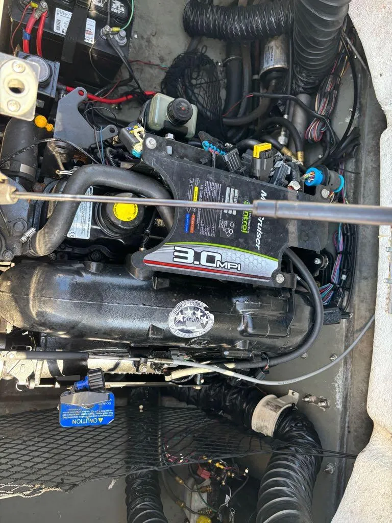 Slide: The Image of Larson LX 185S I/0 2014 - 24