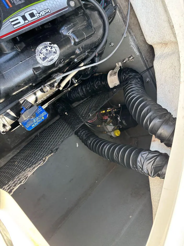 Slide: The Image of Larson LX 185S I/0 2014 - 26