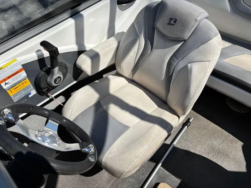 Slide: The Image of Larson LX 185S I/0 2014 - 28