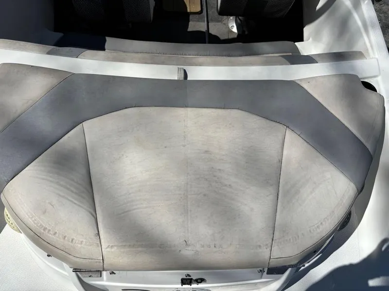 Slide: The Image of Larson LX 185S I/0 2014 - 4