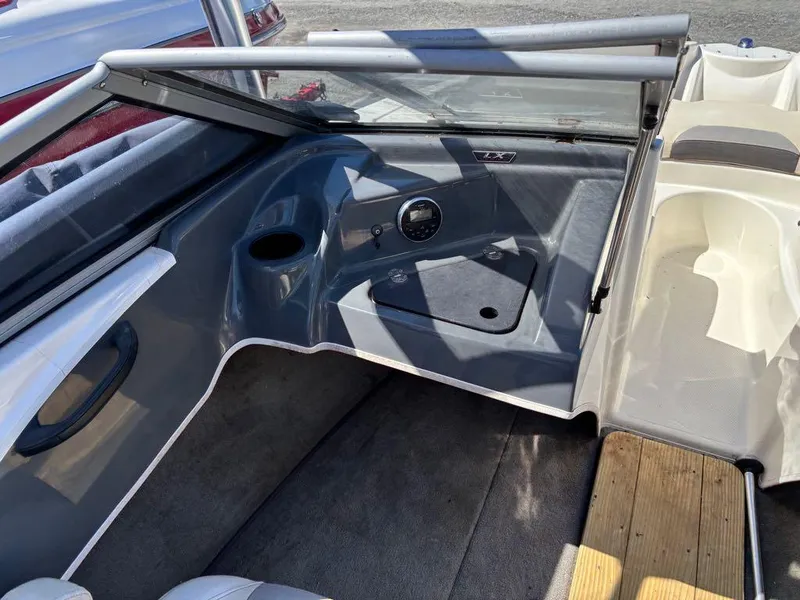 Slide: The Image of Larson LX 185S I/0 2014 - 7