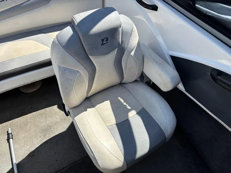 Slide: The Image of Larson LX 185S I/0 2014 - 8