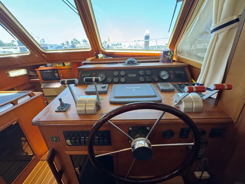 Slide: The Image of 20 2005 Sabreline 47 Lower Helm 3 - 18