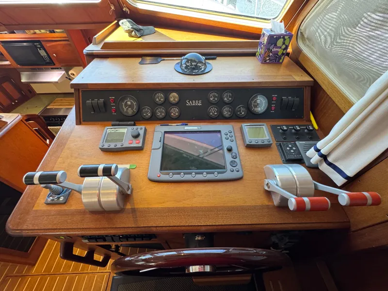 Slide: The Image of 21 2005 Sabreline 47 Lower Helm 4 - 19