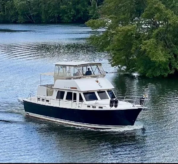 Slide: The Image of 1 2005 Sabreline 47 Exterior 1 - 2