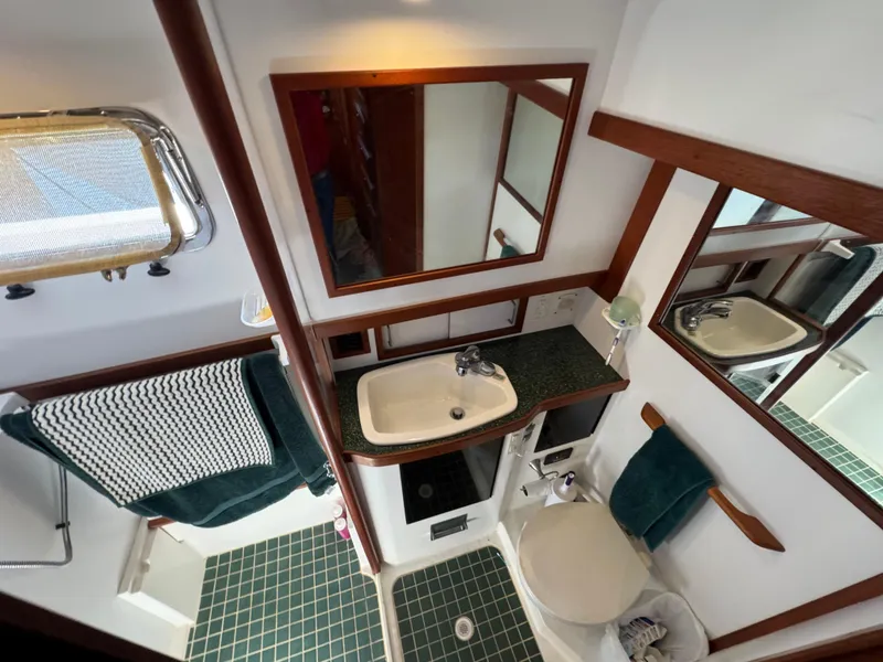 Slide: The Image of 30 2005 Sabreline 47 Owner's Ensuite Dry Head 2 - 27