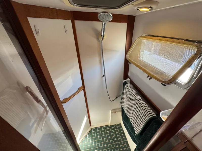 Slide: The Image of 31 2005 Sabreline 47 Owner's Ensuite Dry Head 3 - 28