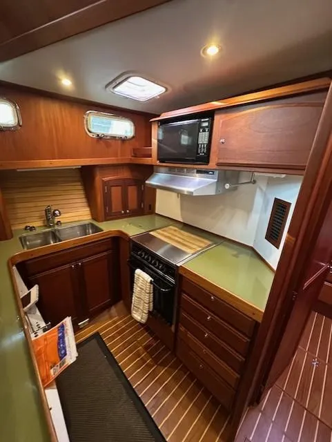 Slide: The Image of Sabre 47 Motor Yacht 2005 - 29