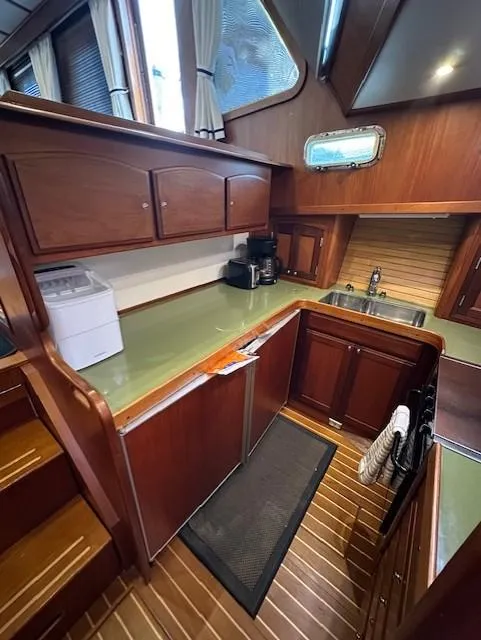 Slide: The Image of Sabre 47 Motor Yacht 2005 - 30