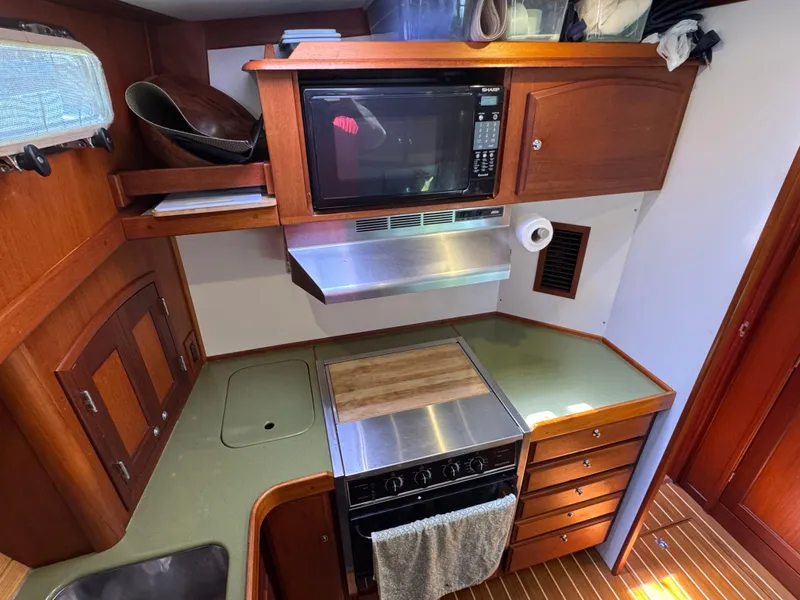 Slide: The Image of 33 2005 Sabreline 47 Galley Down Forward - 31