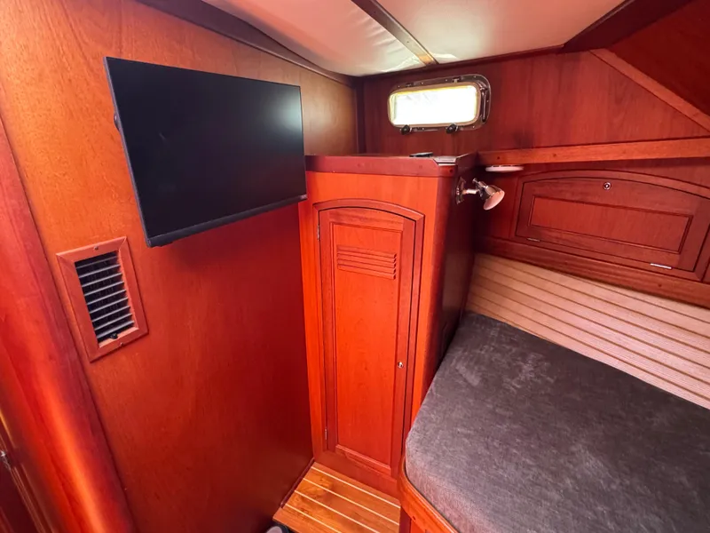 Slide: The Image of 37 2005 Sabreline 47 Forward V Berth Storage - 35