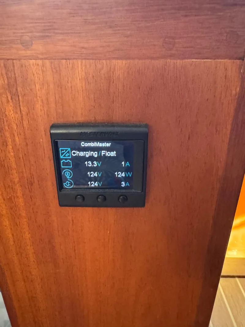 Slide: The Image of 39 2005 Sabreline 47 Control Panel 1 - 38