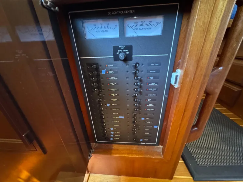 Slide: The Image of 41 2005 Sabreline 47 Control Panel 3 - 40