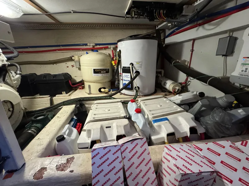 Slide: The Image of 43 2005 Sabreline 47 Engine Room - 42