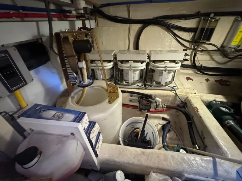 Slide: The Image of 44 2005 Sabreline 47 Engine Room - 43