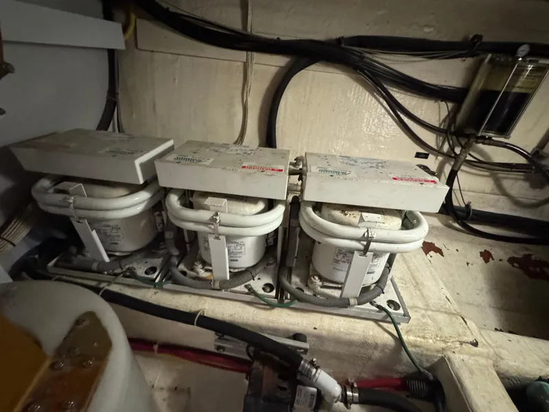 Slide: The Image of 45 2005 Sabreline 47 Engine Room - 44