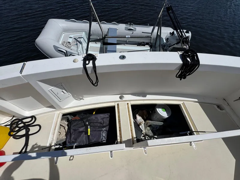 Slide: The Image of 67 2005 Sabreline 47 Exterior Storage - 63