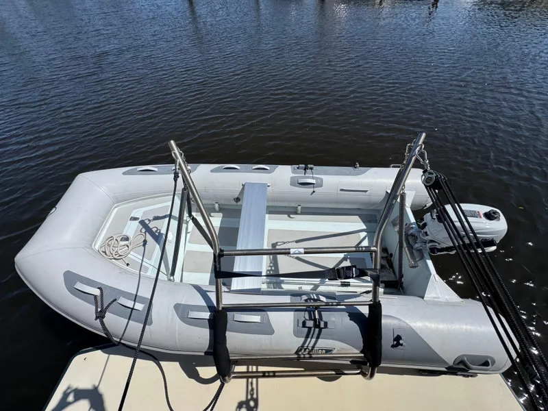 Slide: The Image of 69 2005 Sabreline 47 Tender 1 - 65