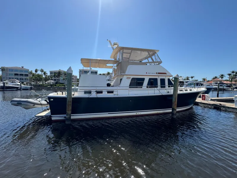 Slide: The Image of 71 2005 Sabreline 47 Exterior - 67