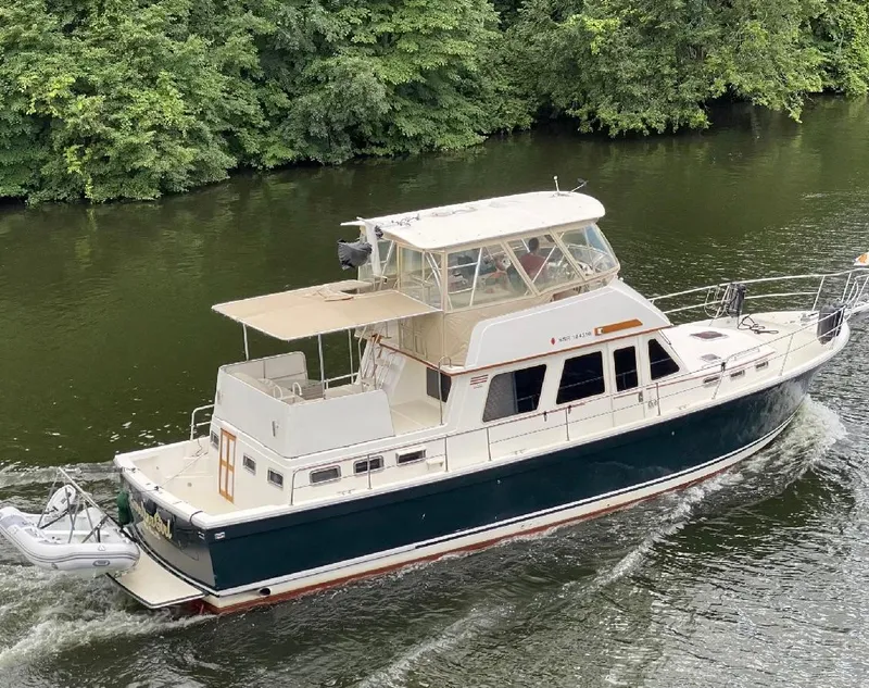 Slide: The Image of 72 2005 Sabreline 47 Exterior 1 - 68