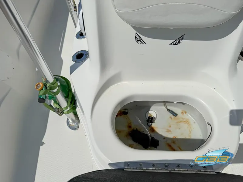 Slide: The Image of 2004 NauticStar 1900 Nautic Bay boat interior with seating and storage compartment. - 20