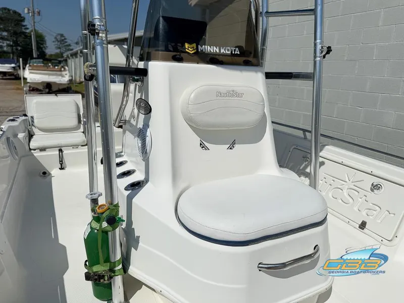 Slide: The Image of 2004 NauticStar 1900 Nautic Bay boat interior with Minn Kota equipment and seating. - 8