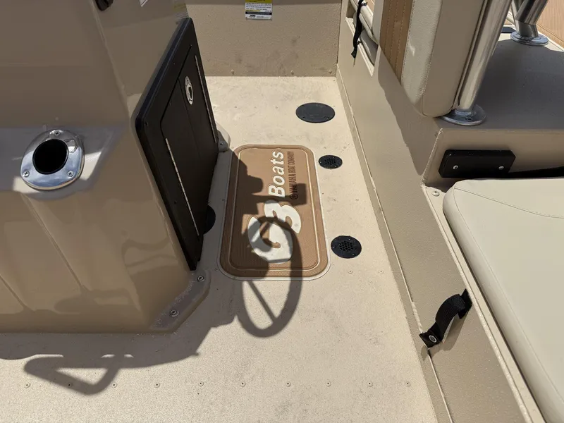 Slide: The Image of Interior of 2025 G3 Bay 20 Seadeck boat, featuring seating and storage. - 5