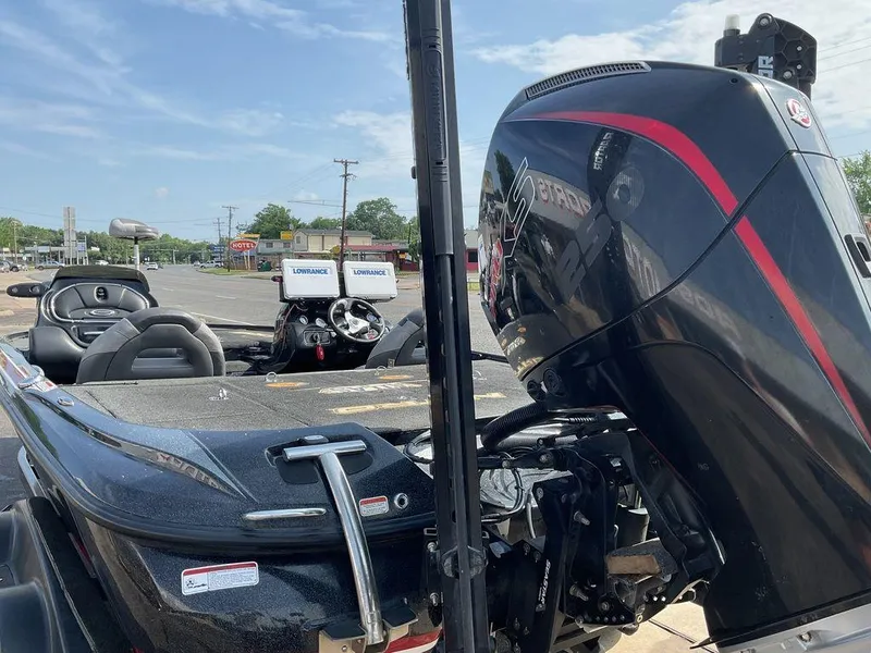 Slide: The Image of 2015 Nitro Z9 DC Z-PRO boat with powerful engine and dual Lowrance displays. - 11