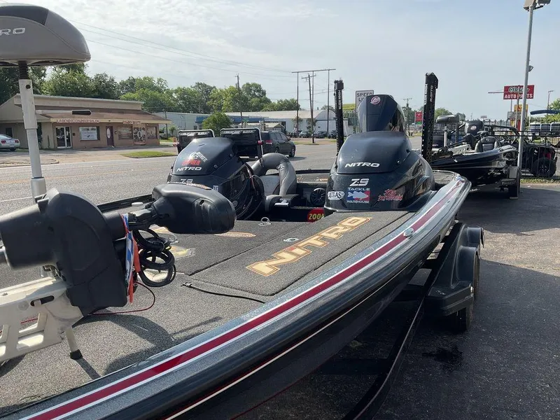 Slide: The Image of 2015 Nitro Z9 DC Z-PRO boat on trailer, parked outdoors. - 18