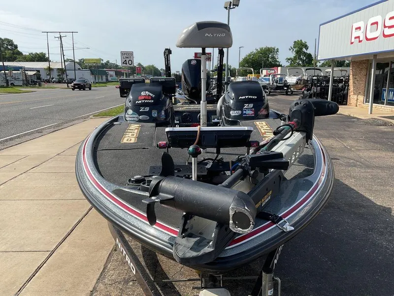Slide: The Image of 2015 Nitro Z9 DC Z-PRO fishing boat parked outside dealership. - 20