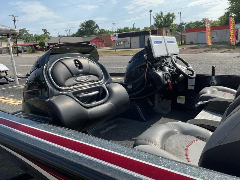 Slide: The Image of 2015 Nitro Z9 DC Z-PRO boat interior with steering console and seating. - 23