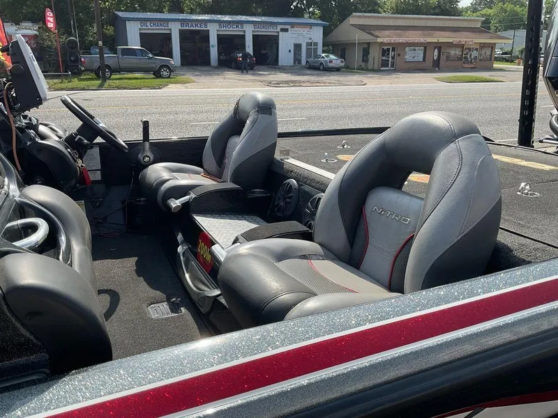 Slide: The Image of Interior of a 2015 Nitro Z9 DC Z-PRO boat with gray seats. - 24