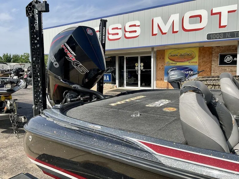Slide: The Image of 2015 Nitro Z9 DC Z-PRO boat with Mercury Pro XS engine at dealership. - 6