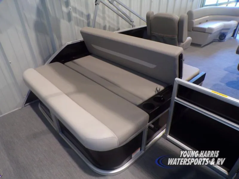 Slide: The Image of Godfrey EX2286SFLX 2025 - 10