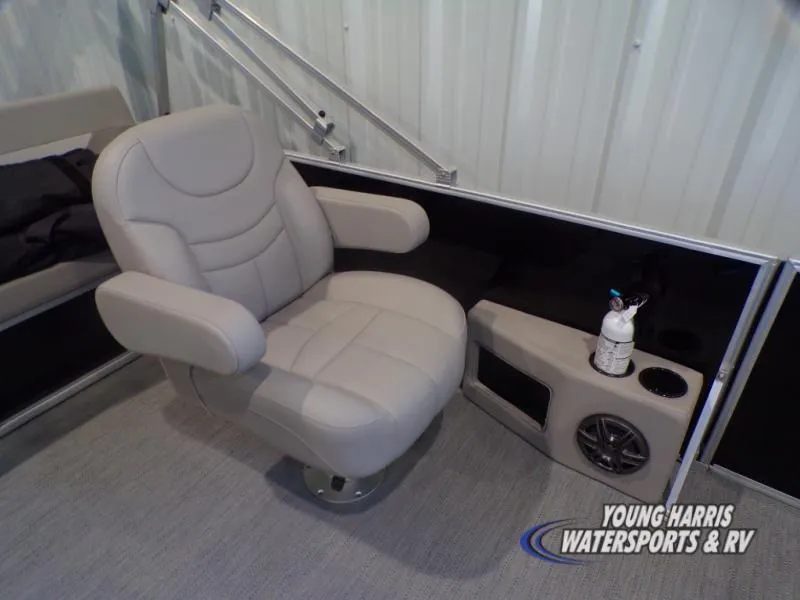 Slide: The Image of Godfrey EX2286SFLX 2025 - 13