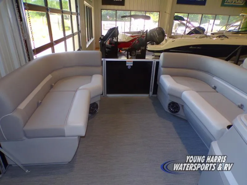 Slide: The Image of Godfrey EX2286SFLX 2025 - 14