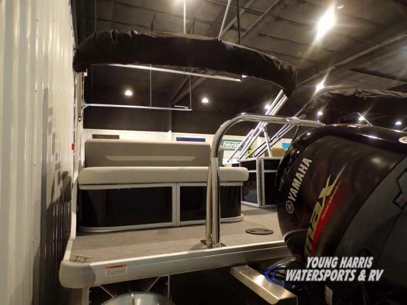 Slide: The Image of Godfrey EX2286SFLX 2025 - 7