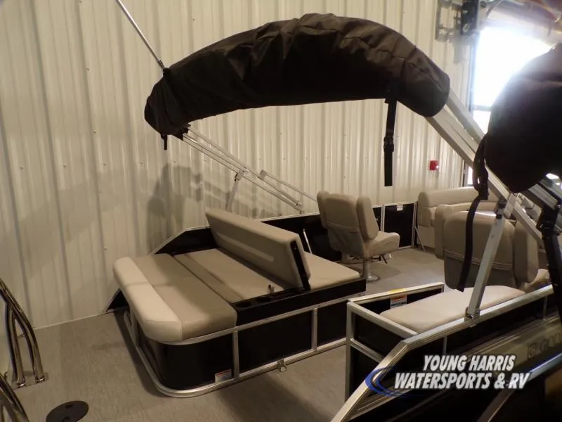 Slide: The Image of Godfrey EX2286SFLX 2025 - 8